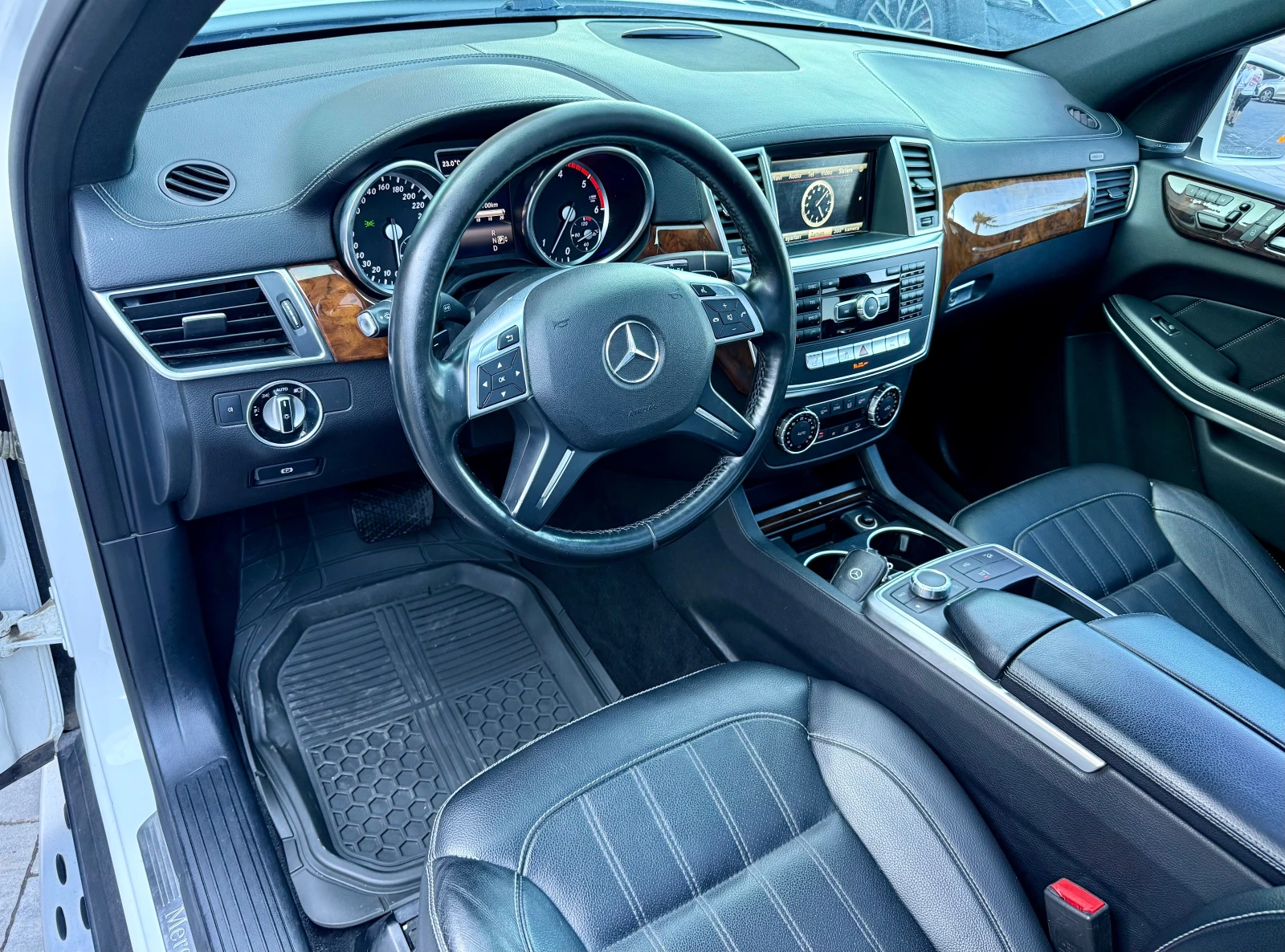 Mercedes-Benz GL 350 AMG* MAX FULL* TV* 6+ 1м, снимка 9 - Автомобили и джипове - 56297296