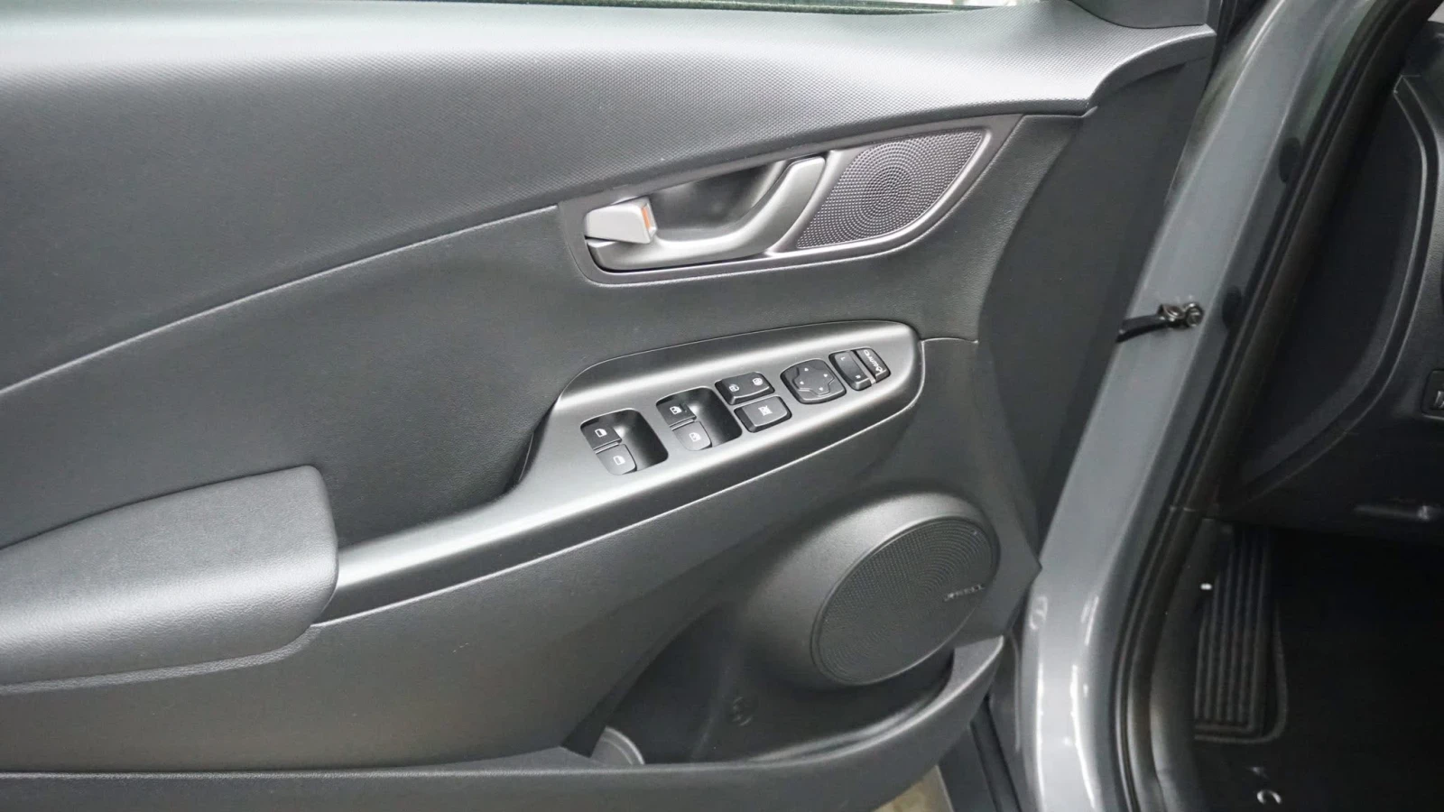 Hyundai Kona 64 FULL, снимка 4 - Автомобили и джипове - 56360064