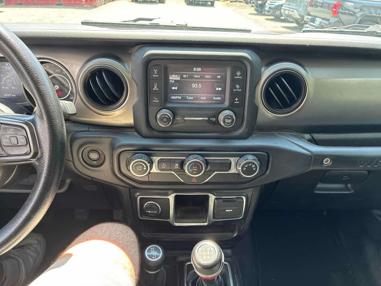 Jeep Wrangler * Sport * CARFAX * ����� �� ����������� | Mobile.bg � ����������� 9