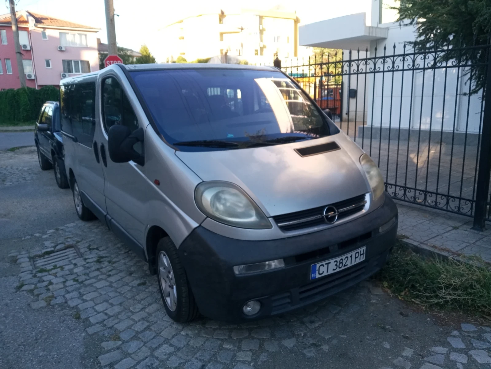 Opel Vivaro Бус