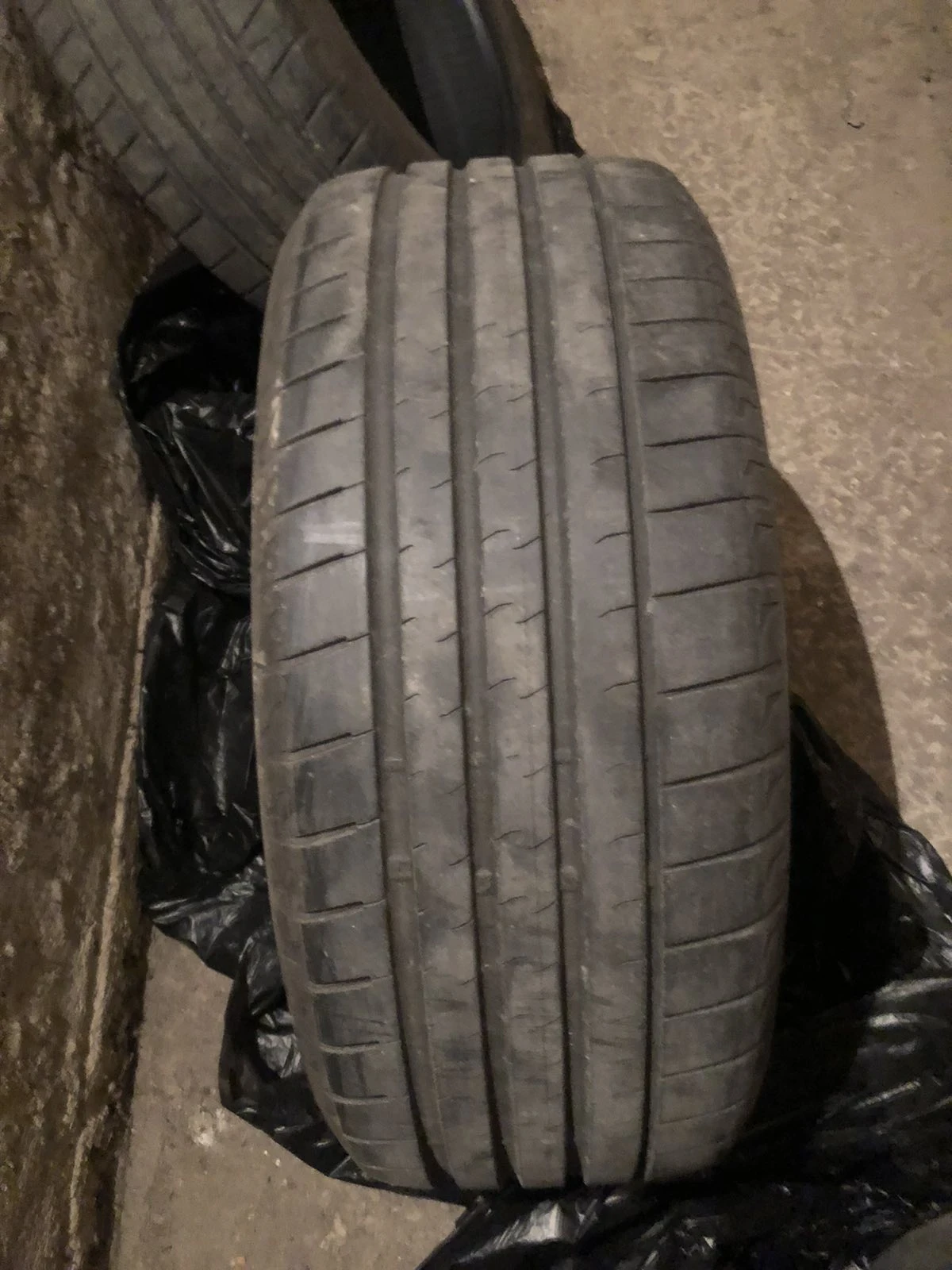 Гуми Летни 225/50R17, снимка 2 - Гуми и джанти - 53977260