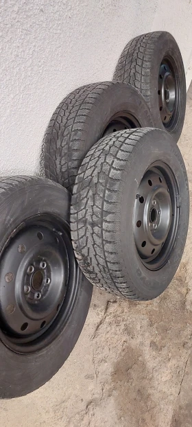 Гуми с джанти Toyo 205/70R15, снимка 2 - Гуми и джанти - 53090565