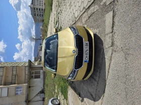 Skoda Fabia ПЕРФЕКТНА, снимка 2