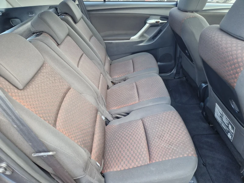 Toyota Verso 1.8VVT-i, снимка 9 - Автомобили и джипове - 51274685