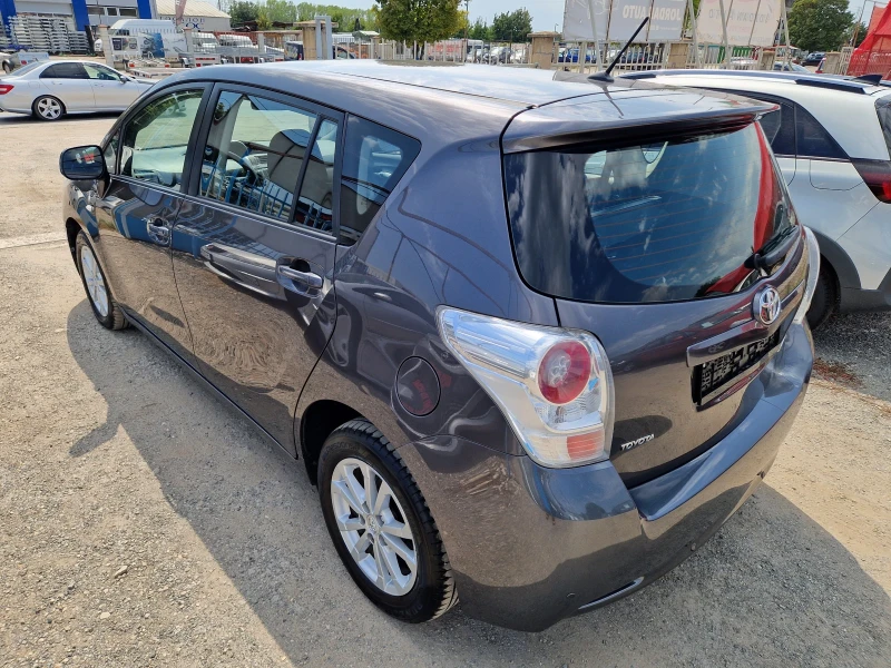 Toyota Verso 1.8VVT-i, снимка 4 - Автомобили и джипове - 51274685