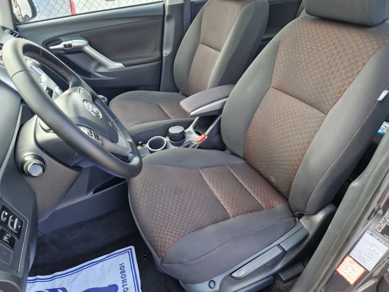 Toyota Verso 1.8VVT-i, снимка 11 - Автомобили и джипове - 51274685