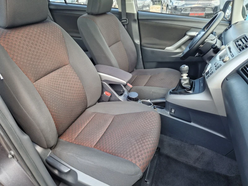 Toyota Verso 1.8VVT-i, снимка 10 - Автомобили и джипове - 51274685