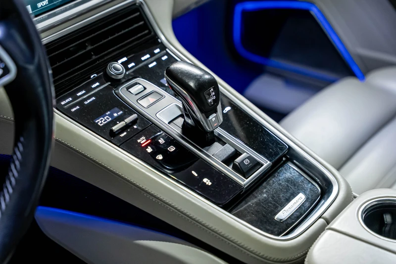 Porsche Panamera Turbo, снимка 11 - Автомобили и джипове - 51923162