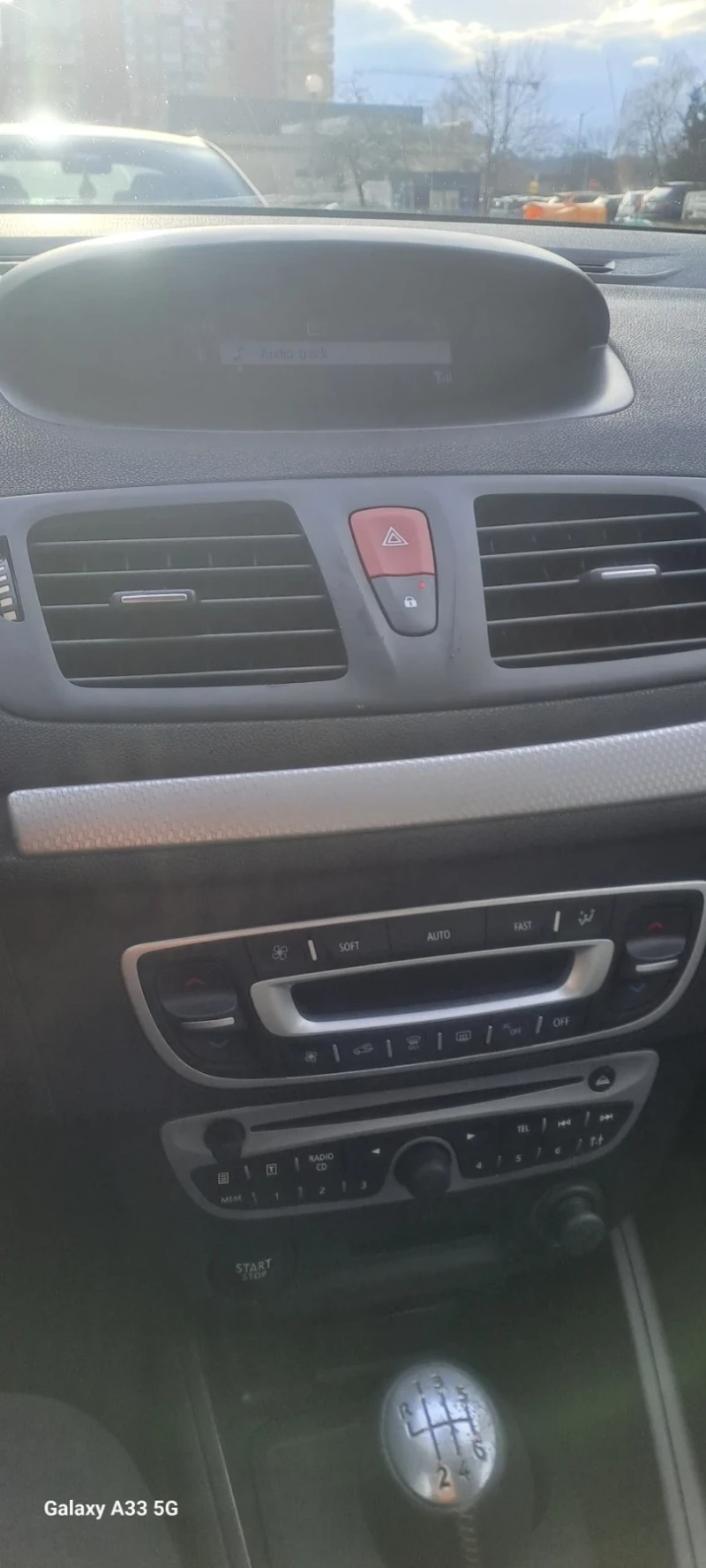 Renault Megane, снимка 14 - Автомобили и джипове - 52793294