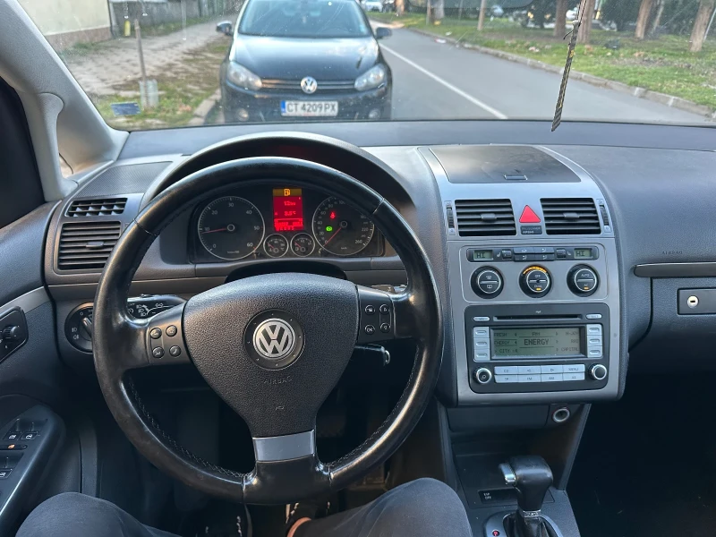 VW Touran, снимка 11 - Автомобили и джипове - 52948690