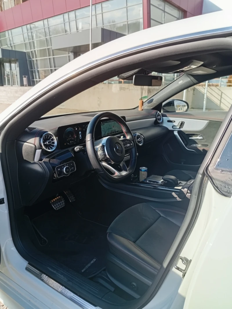 Mercedes-Benz CLA 200, снимка 5 - Автомобили и джипове - 52956528