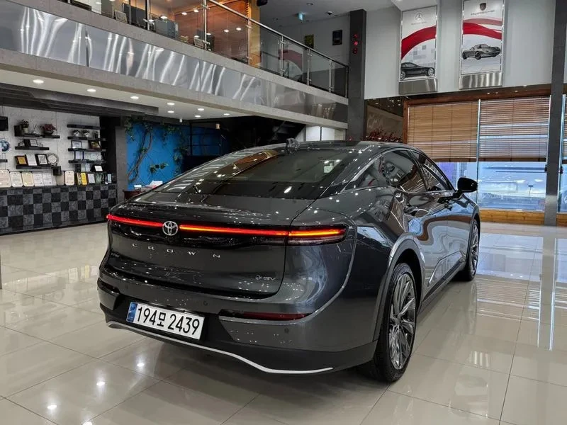Toyota Crown 2.5 4WD HYBRID | Mobile.bg � ����������� 2