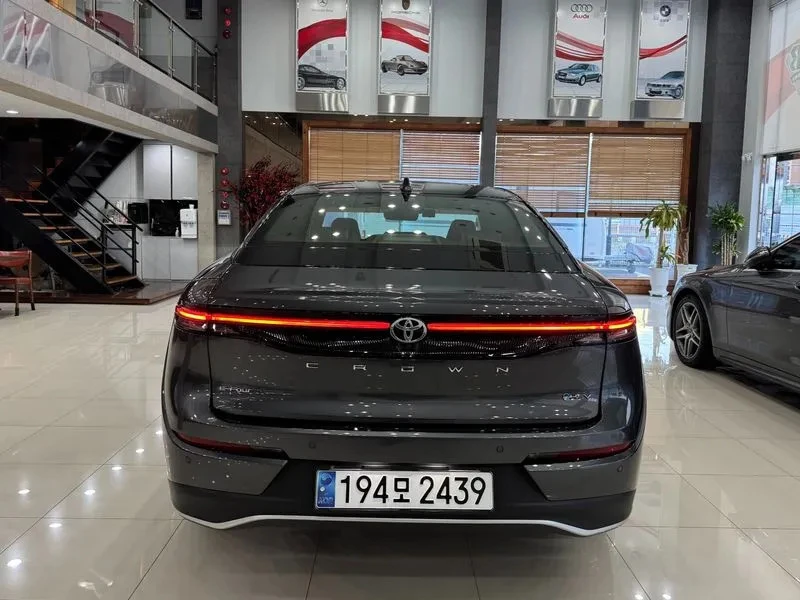 Toyota Crown 2.5 4WD HYBRID | Mobile.bg � ����������� 4