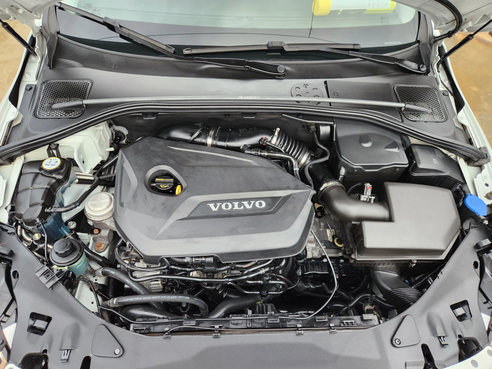 Volvo V60 R-design D4-1.6T-180к.с EURO 5-АВТОМАТИК-ШВЕЙЦАРИЯ | Mobile.bg — изображение 12