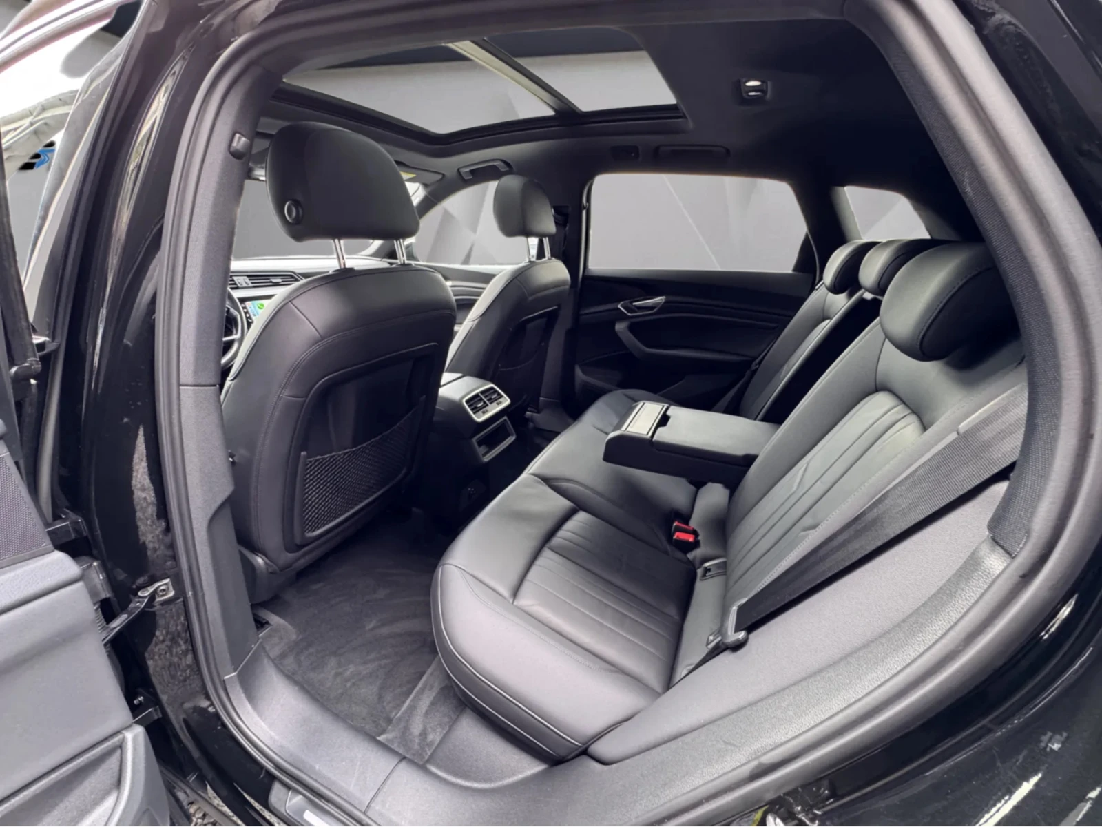 Audi E-Tron 55 S-LINE 95KWH 408КС. ПАНОРАМА КОЖА ПОДГРЕВ, снимка 14 - Автомобили и джипове - 54653084