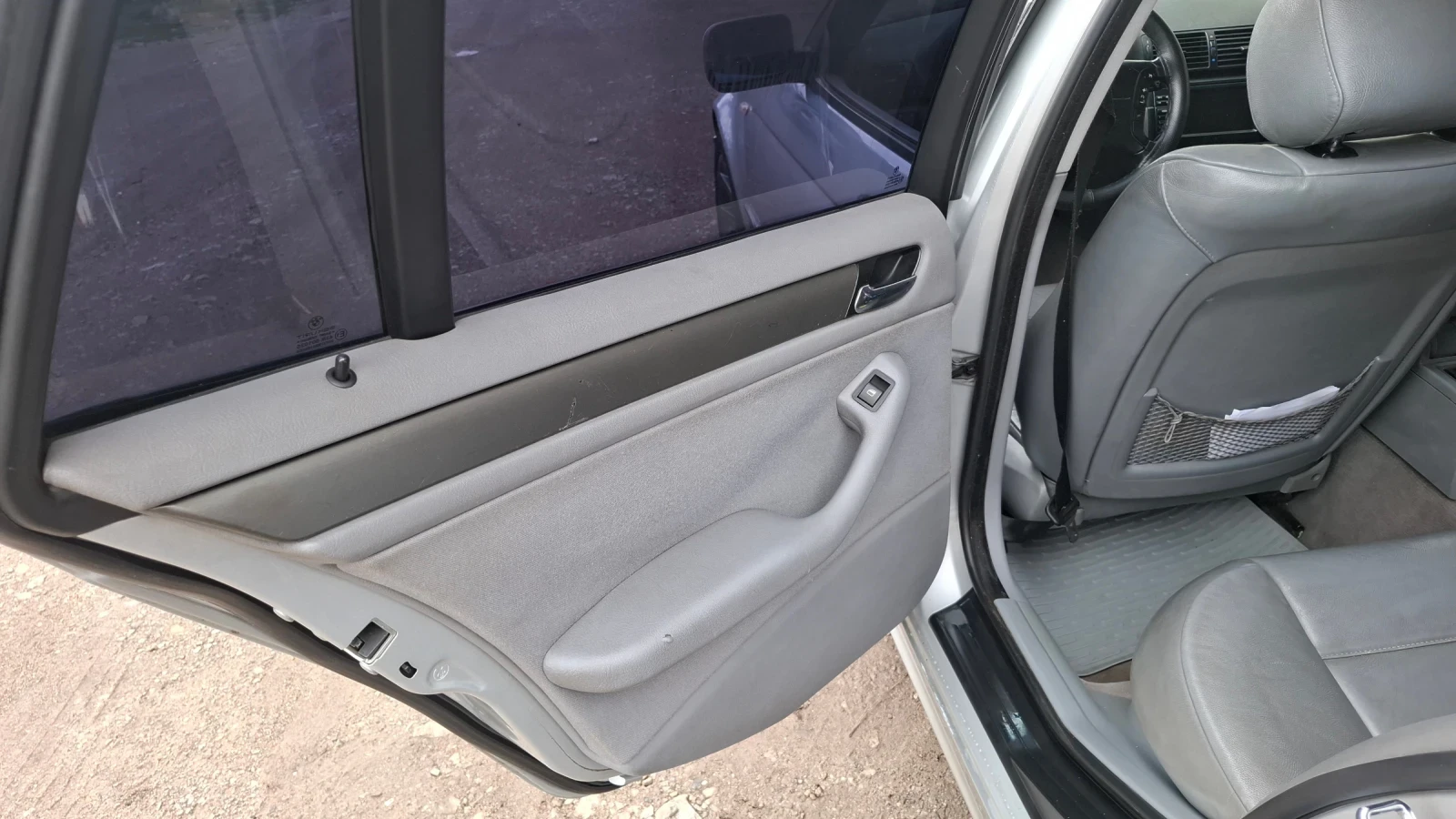 BMW 320 320d, снимка 16 - Автомобили и джипове - 54918012