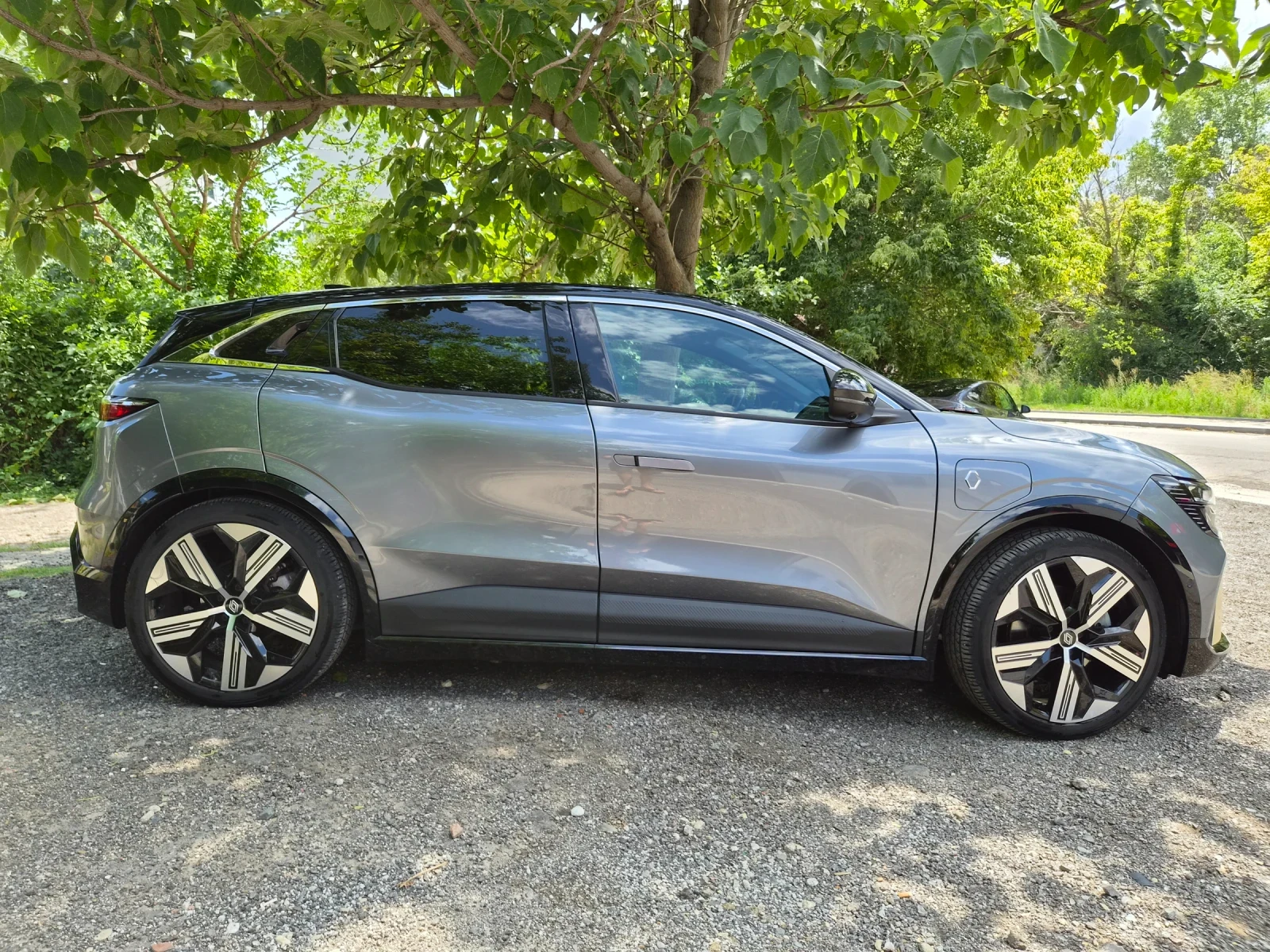 Renault Megane EV60/ ICONIC/ 360/Harman Cardon, снимка 2 - Автомобили и джипове - 55409519