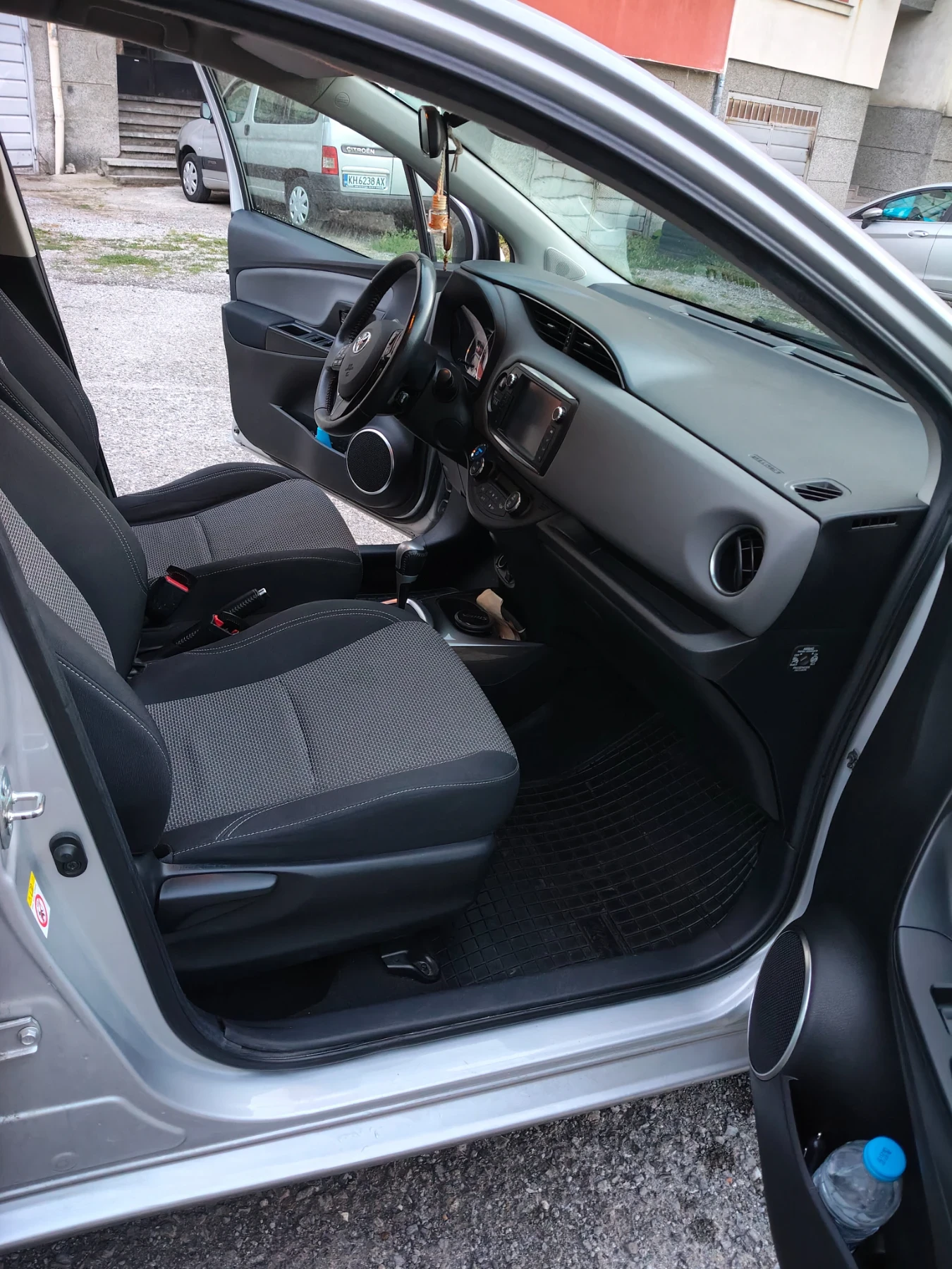 Toyota Yaris, снимка 11 - Автомобили и джипове - 55890682