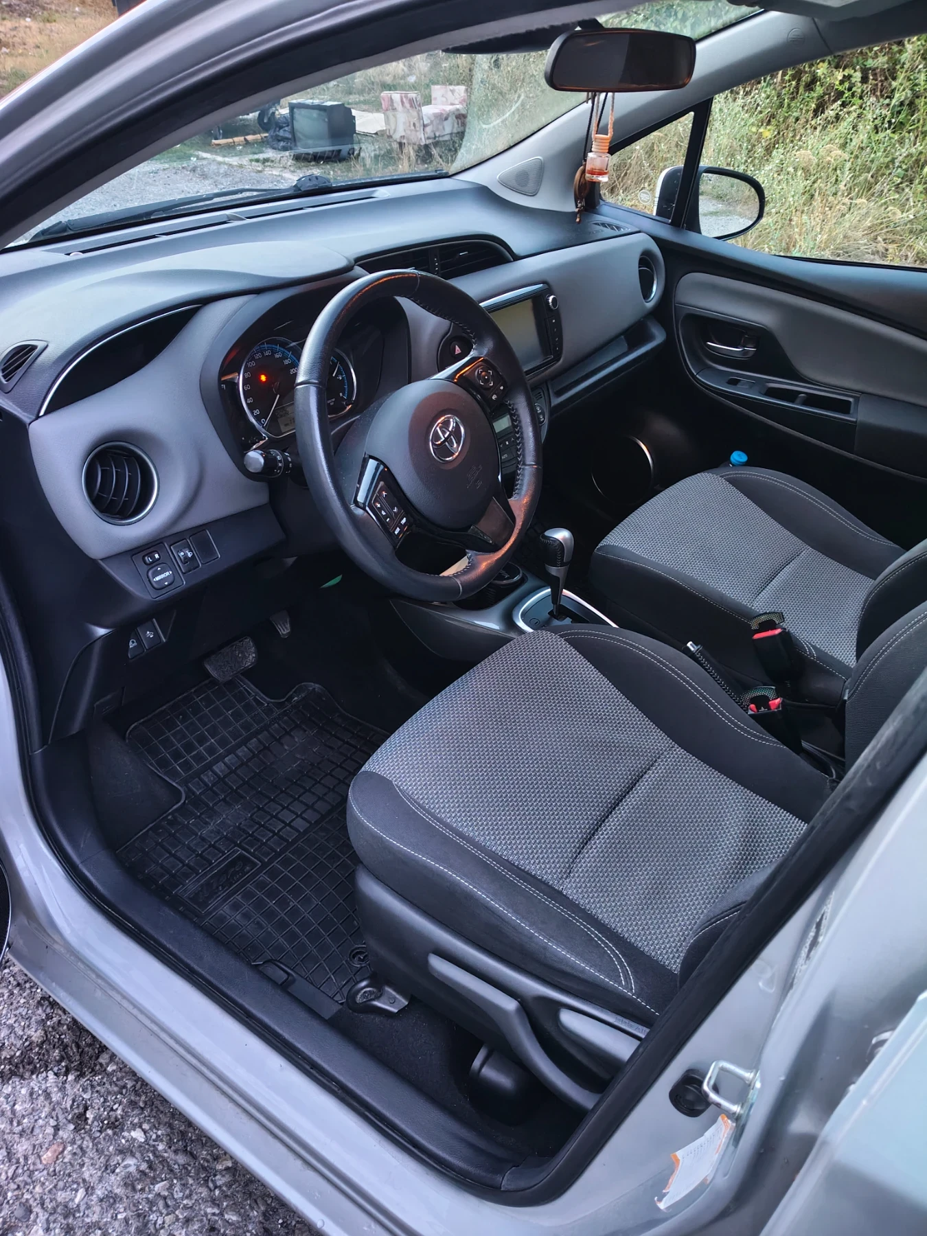 Toyota Yaris, снимка 6 - Автомобили и джипове - 55890682