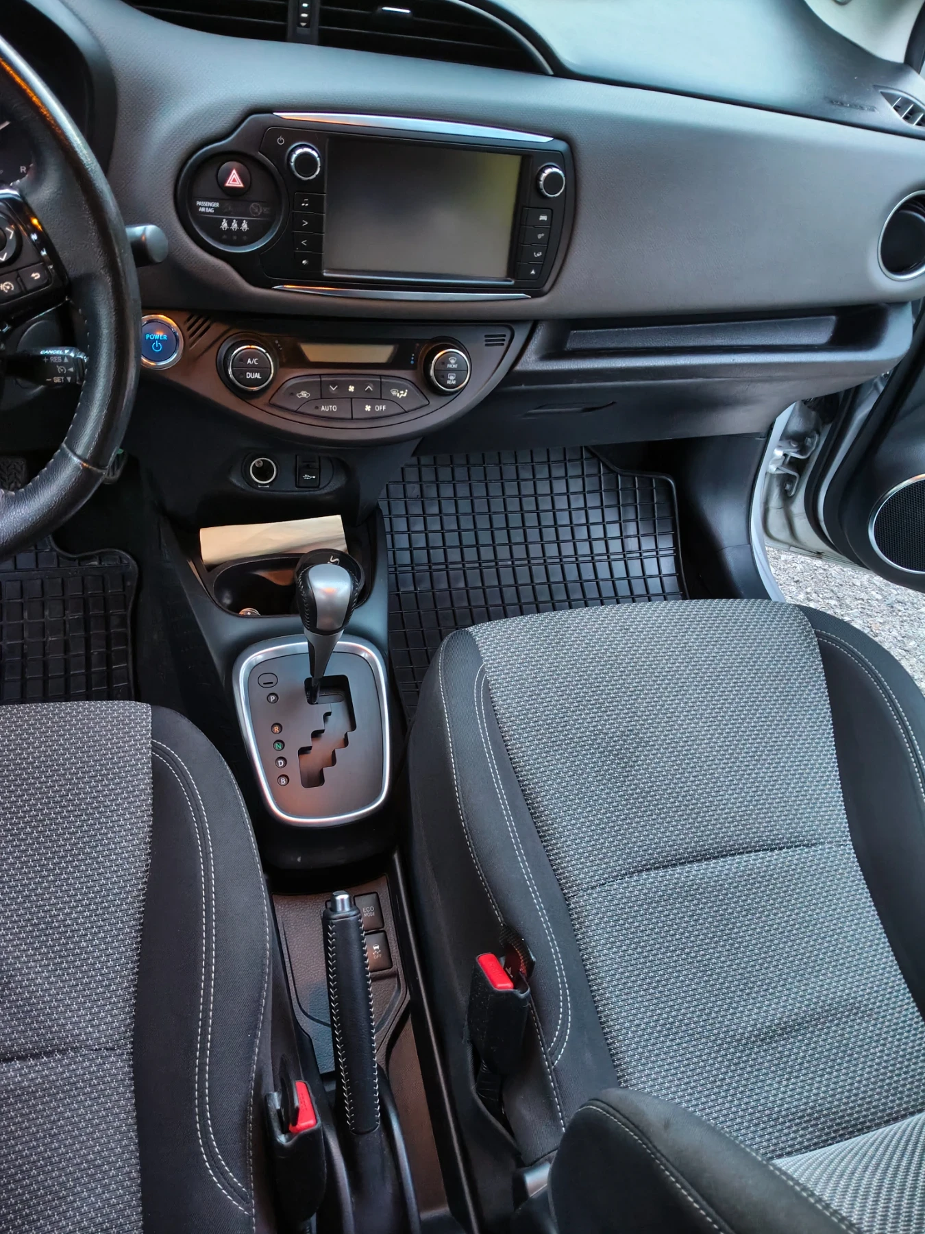 Toyota Yaris, снимка 14 - Автомобили и джипове - 55890682