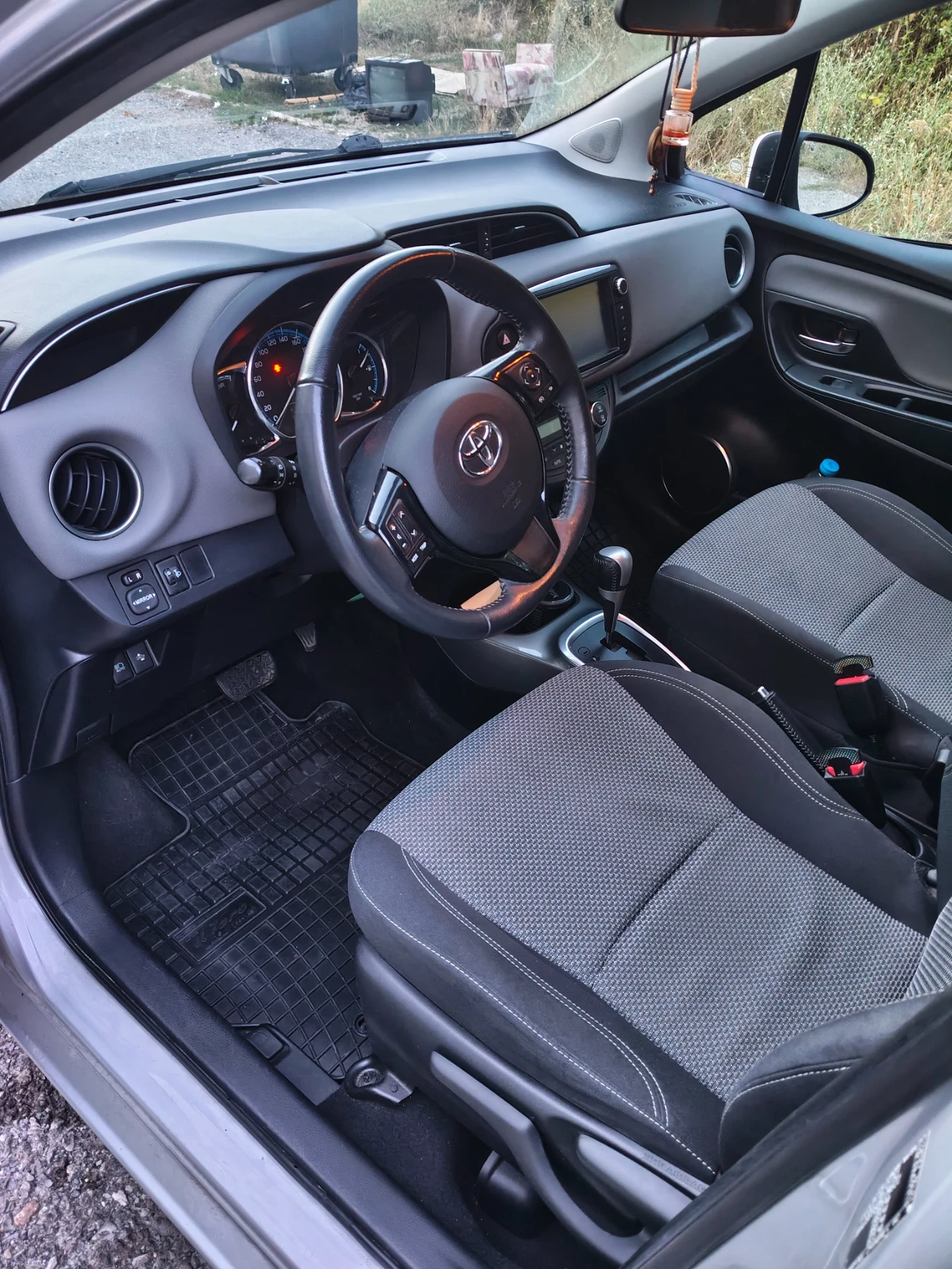 Toyota Yaris, снимка 5 - Автомобили и джипове - 55890682