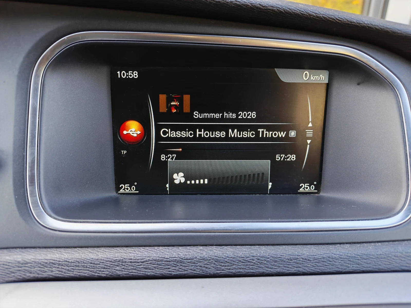 Volvo V40 D2, снимка 12 - Автомобили и джипове - 56410726