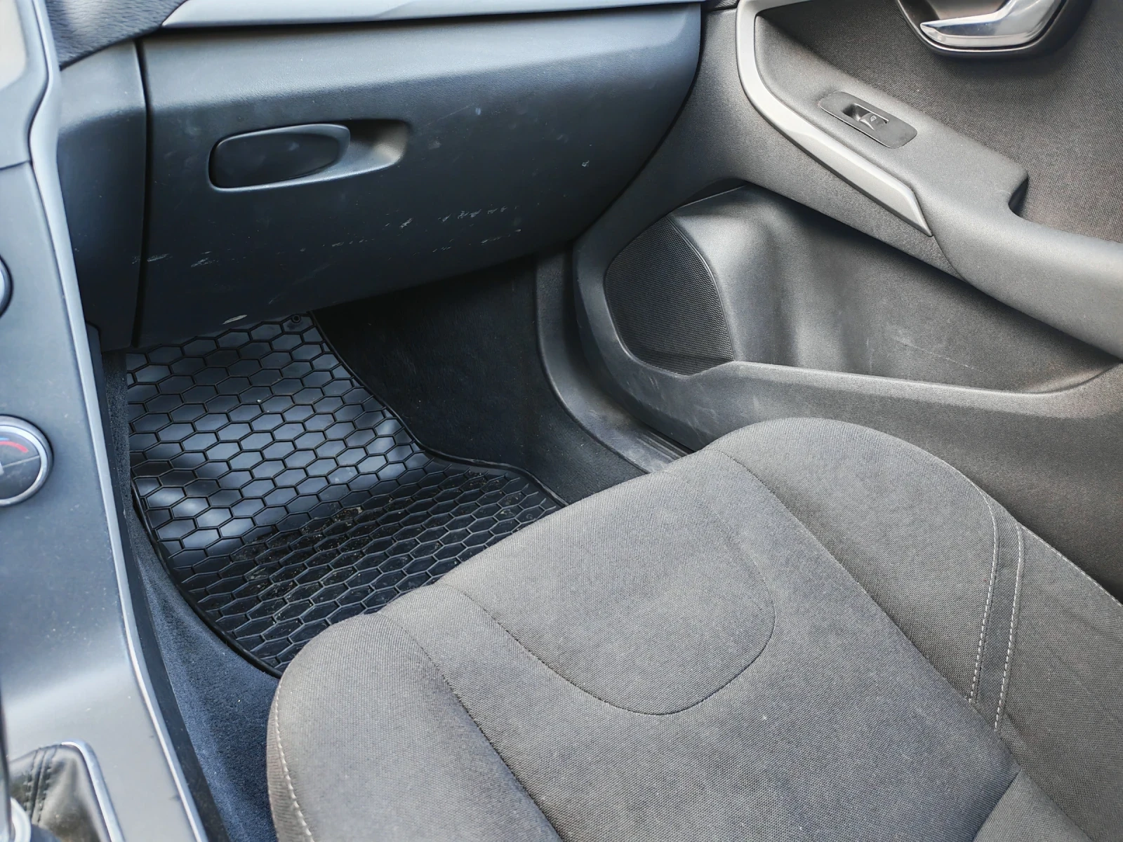 Volvo V40 D2, снимка 8 - Автомобили и джипове - 56410726