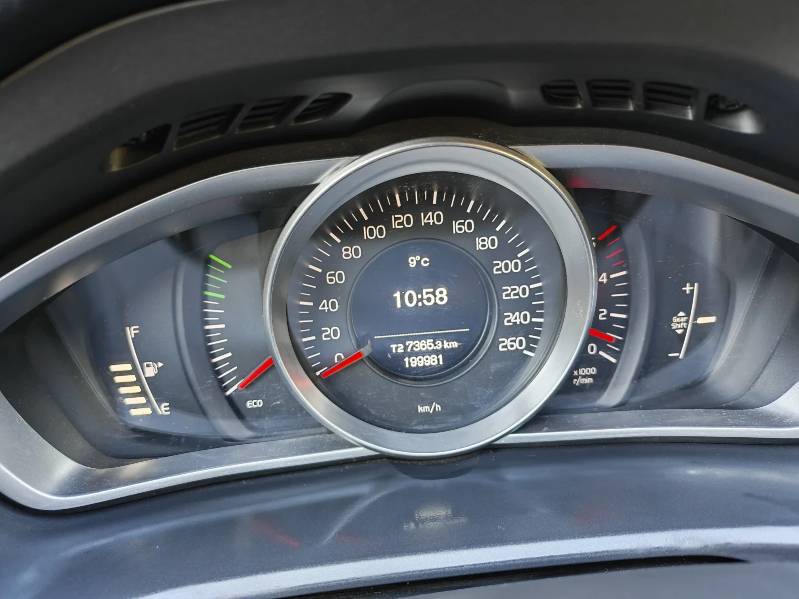 Volvo V40 D2, снимка 13 - Автомобили и джипове - 56410726