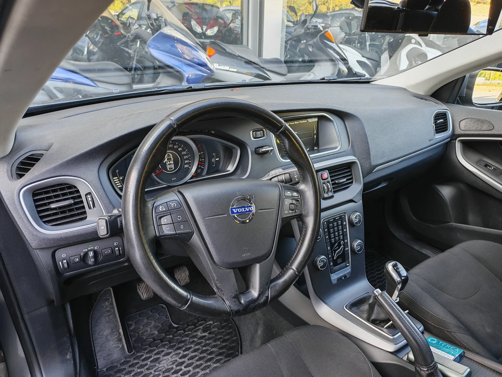 Volvo V40 D2, снимка 7 - Автомобили и джипове - 56410726