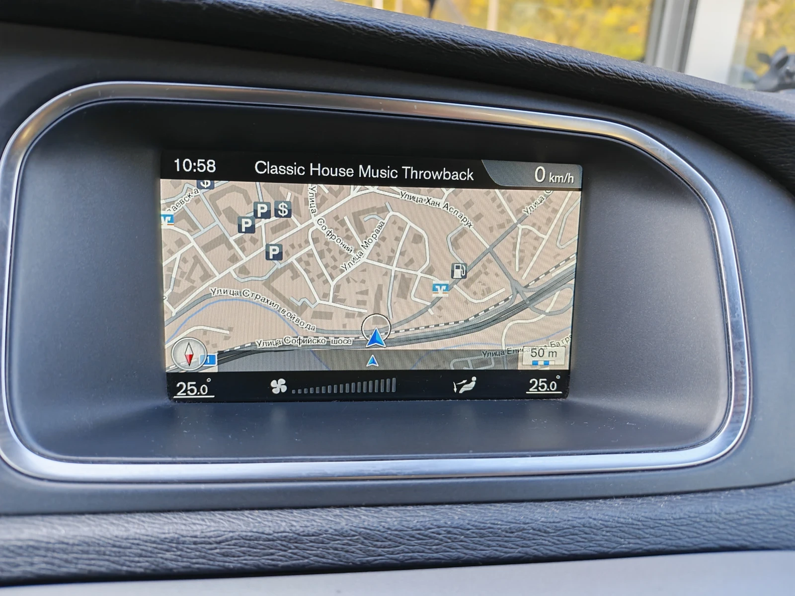 Volvo V40 D2, снимка 11 - Автомобили и джипове - 56410726