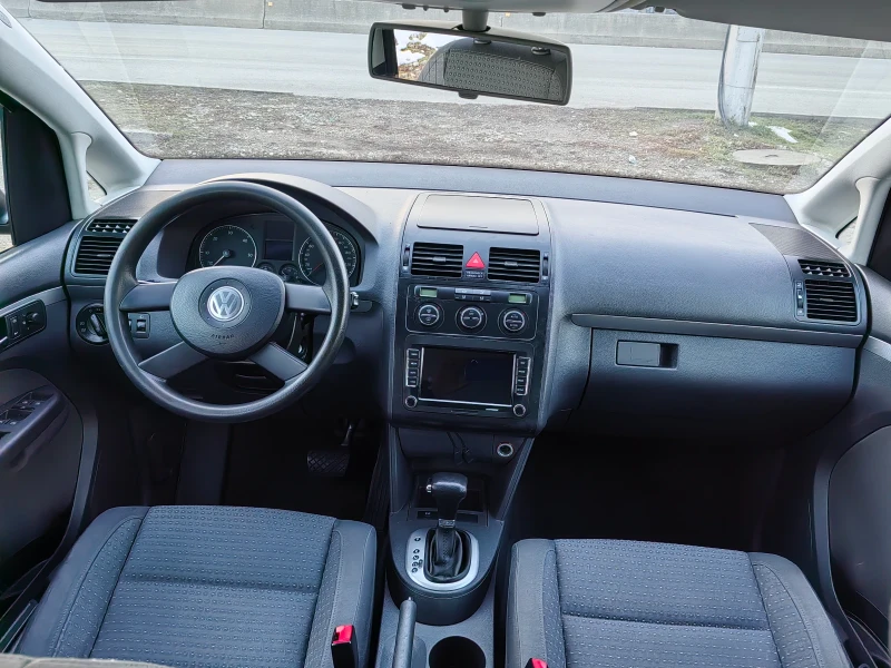 VW Touran 1.9 tdi 105ps navi, снимка 14 - Автомобили и джипове - 49266933