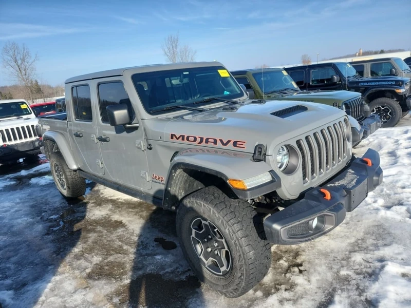 Jeep Gladiator MOJAVE CREW CAB SHORT BED  CARFAX, снимка 2 - Автомобили и джипове - 53121611