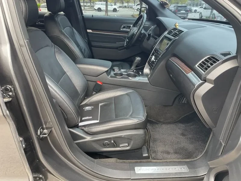 Ford Explorer 2.3 AWD, снимка 11 - Автомобили и джипове - 54351944