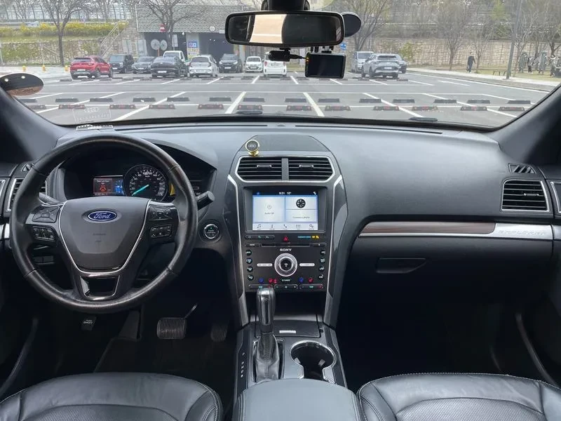 Ford Explorer 2.3 AWD, снимка 7 - Автомобили и джипове - 54351944