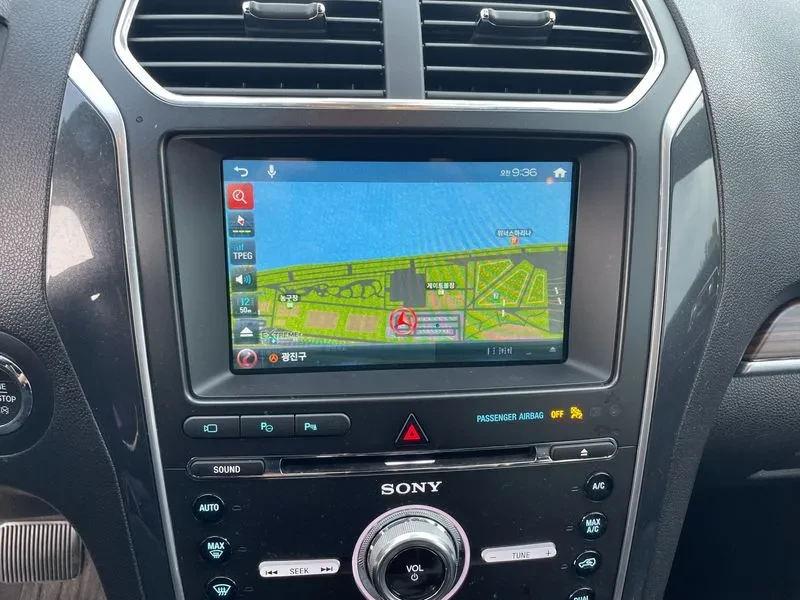 Ford Explorer 2.3 AWD, снимка 14 - Автомобили и джипове - 54351944