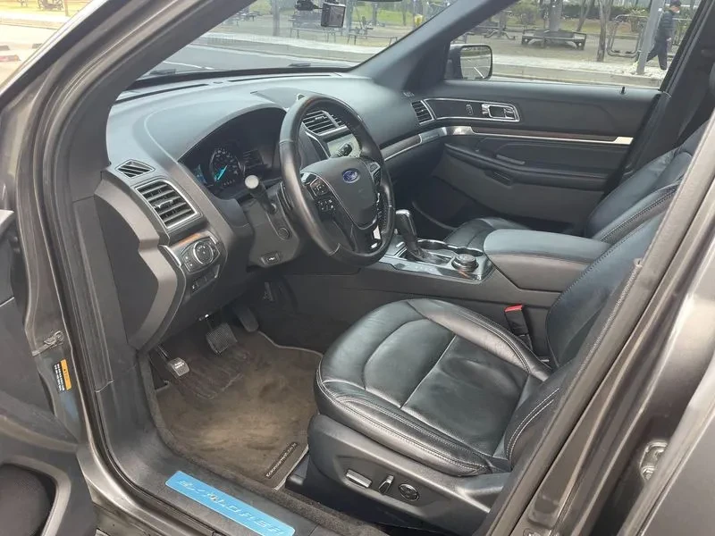 Ford Explorer 2.3 AWD, снимка 10 - Автомобили и джипове - 54351944