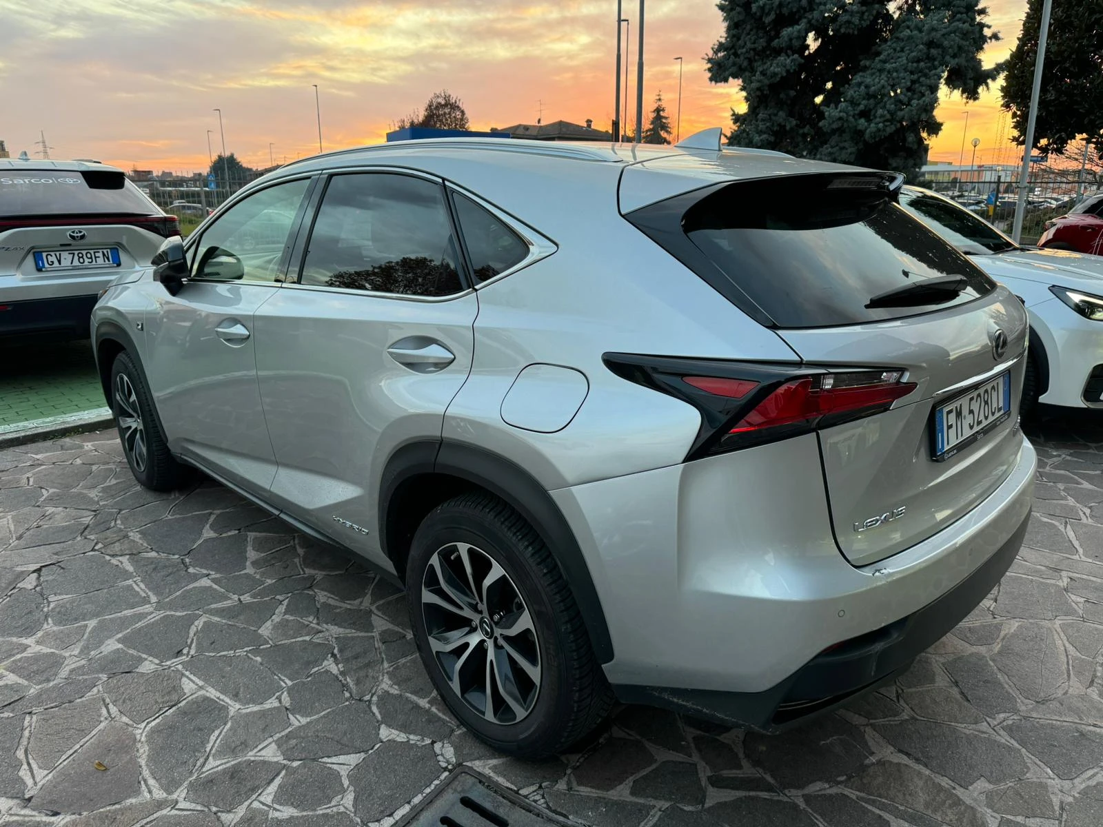 Lexus NX 300h 2.5i HYBRID F-SPORT 74.000км-КАТО НОВ!! - изображение 2