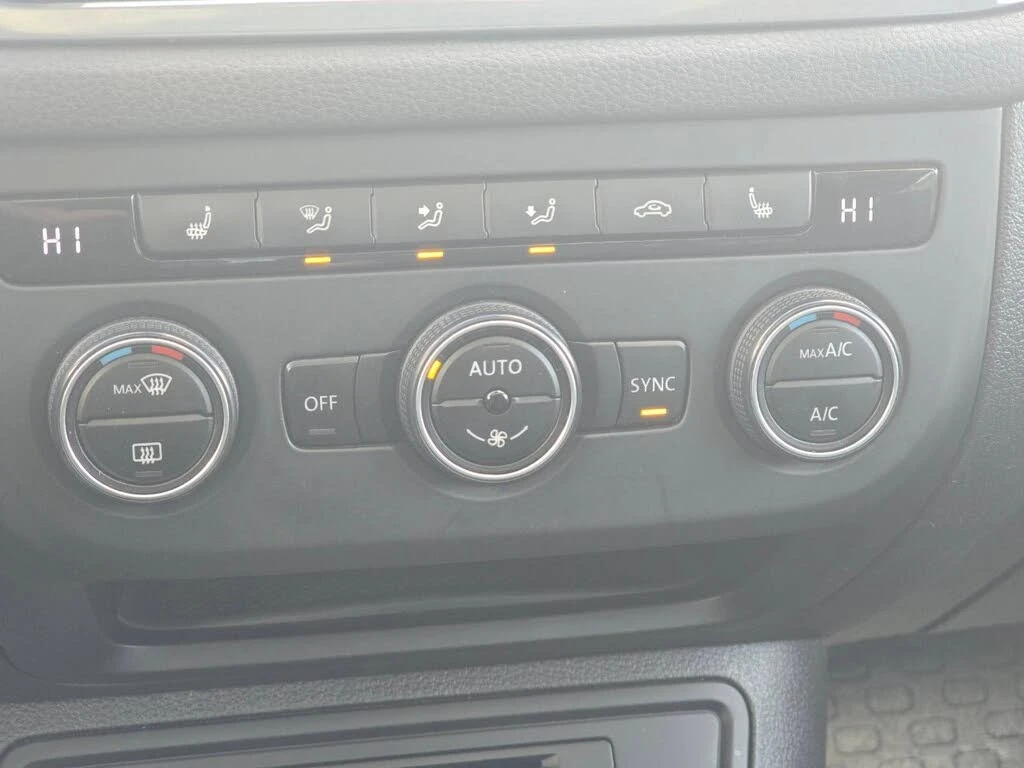 VW Tiguan Highline* 4Motion* АвтоКредит* (ЦЕНА ДО БГ), снимка 12 - Автомобили и джипове - 54137979