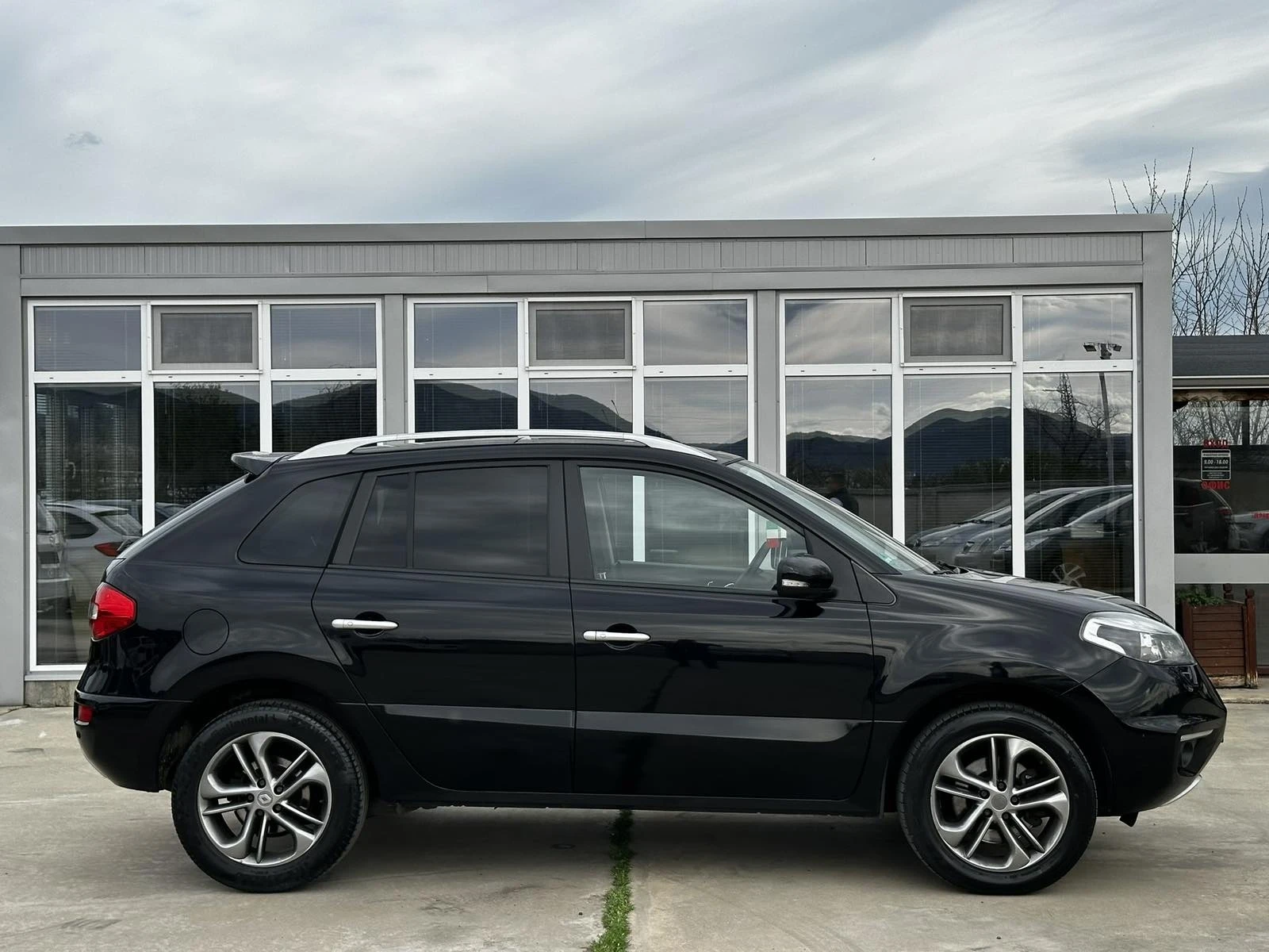 Renault Koleos 2.0DCI AUTO FULL, снимка 3 - Автомобили и джипове - 56129243