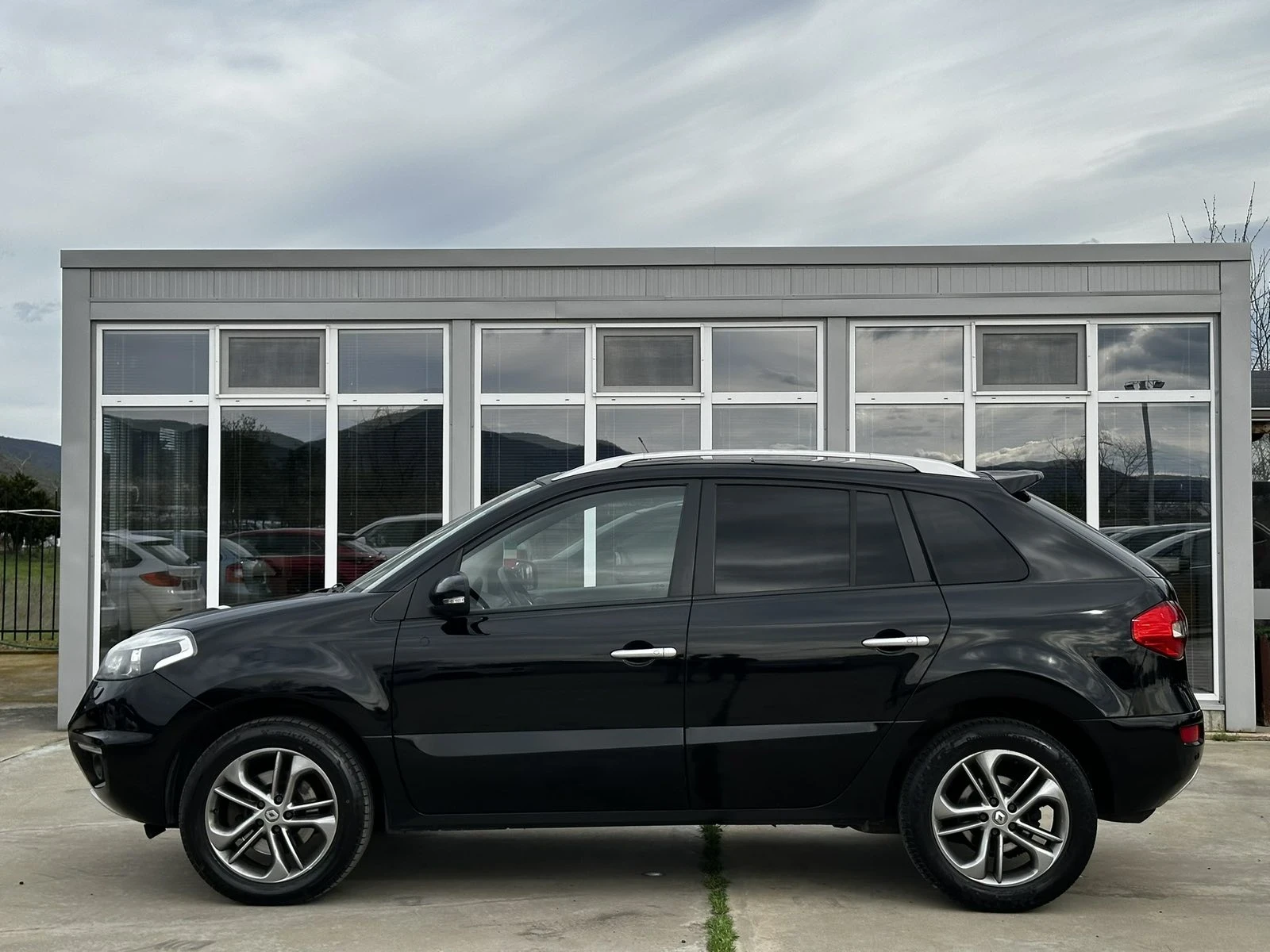 Renault Koleos 2.0DCI AUTO FULL, снимка 4 - Автомобили и джипове - 56129243