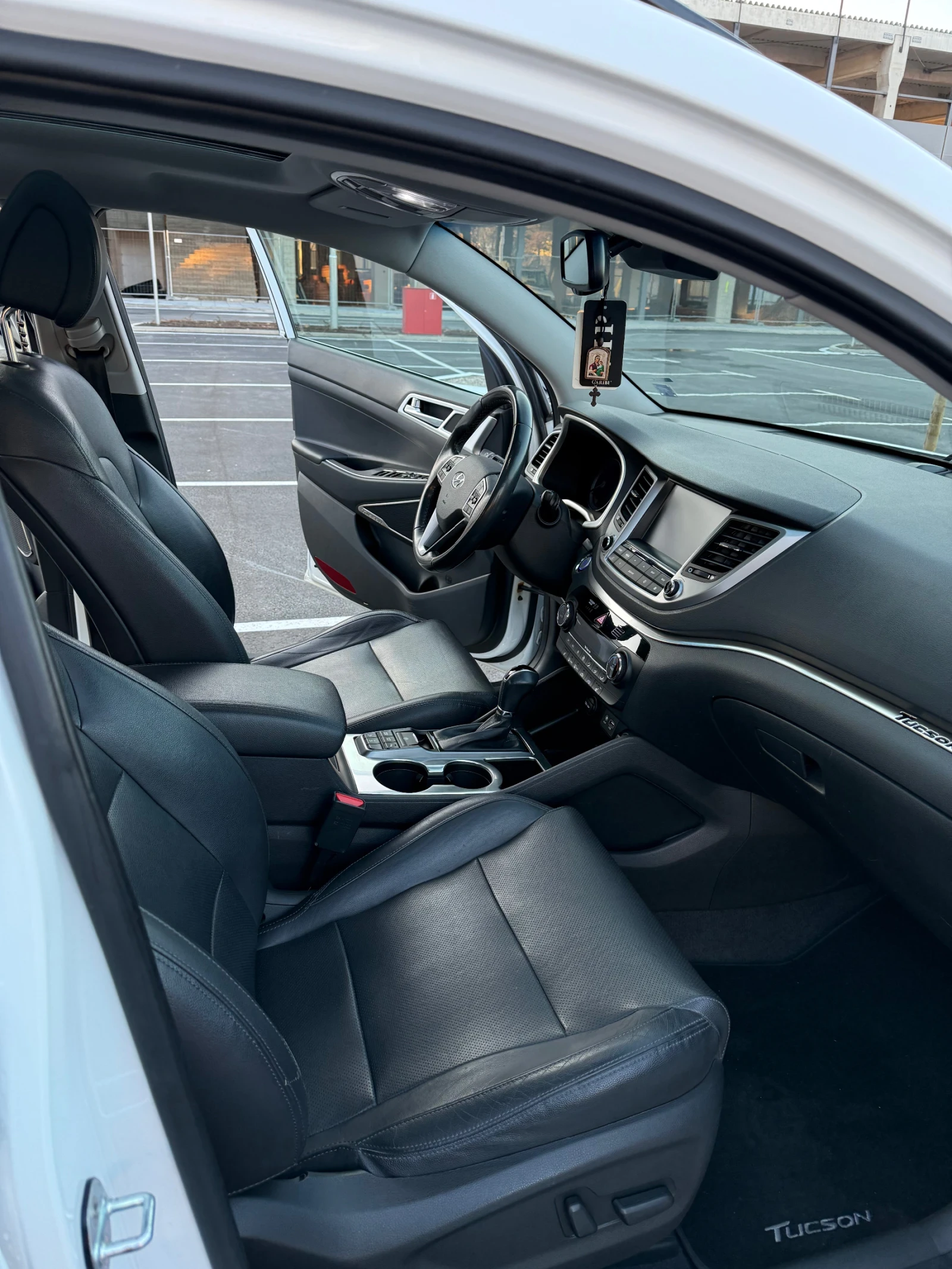 Hyundai Tucson, снимка 14 - Автомобили и джипове - 56152681
