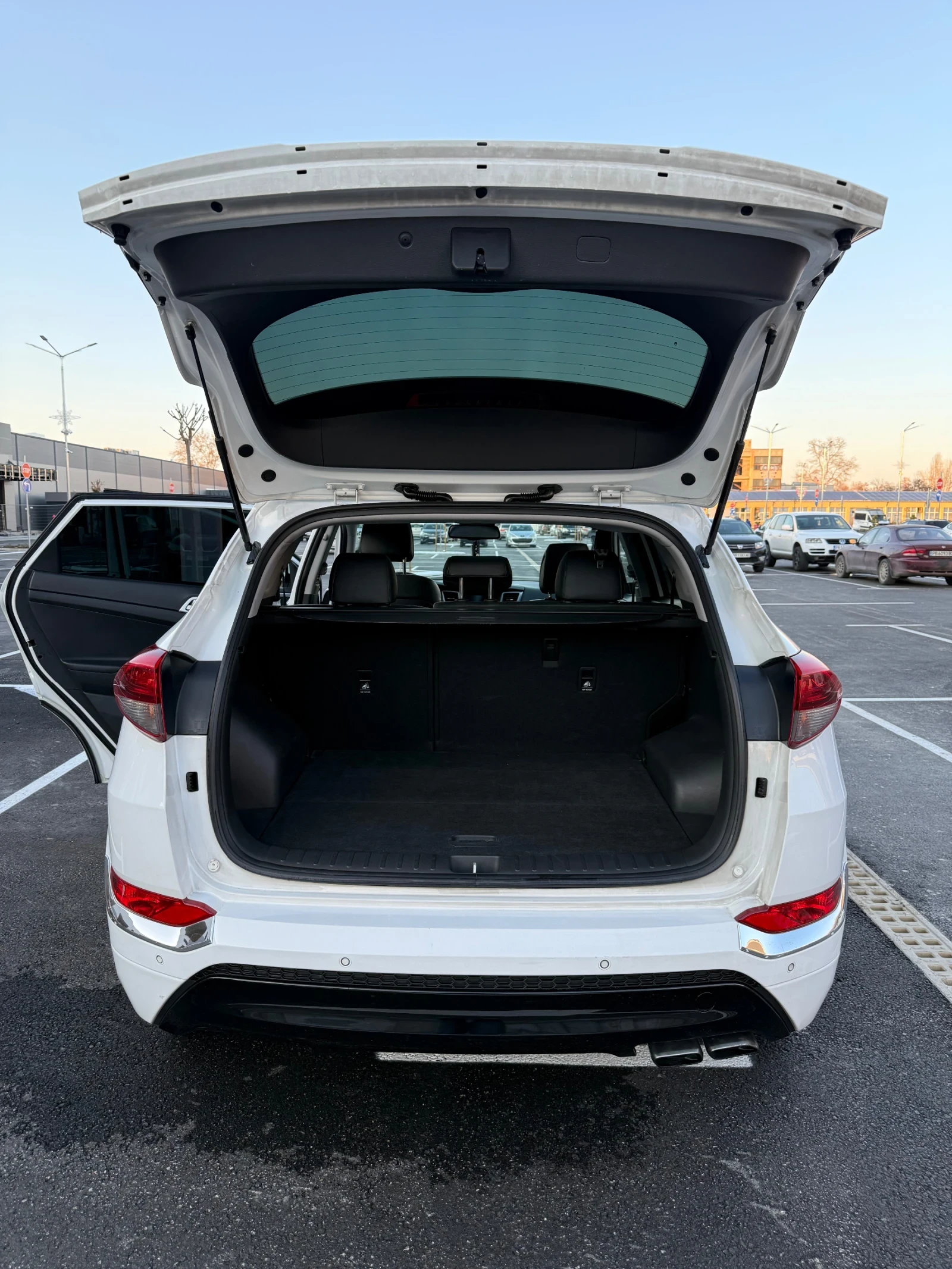 Hyundai Tucson, снимка 16 - Автомобили и джипове - 56152681
