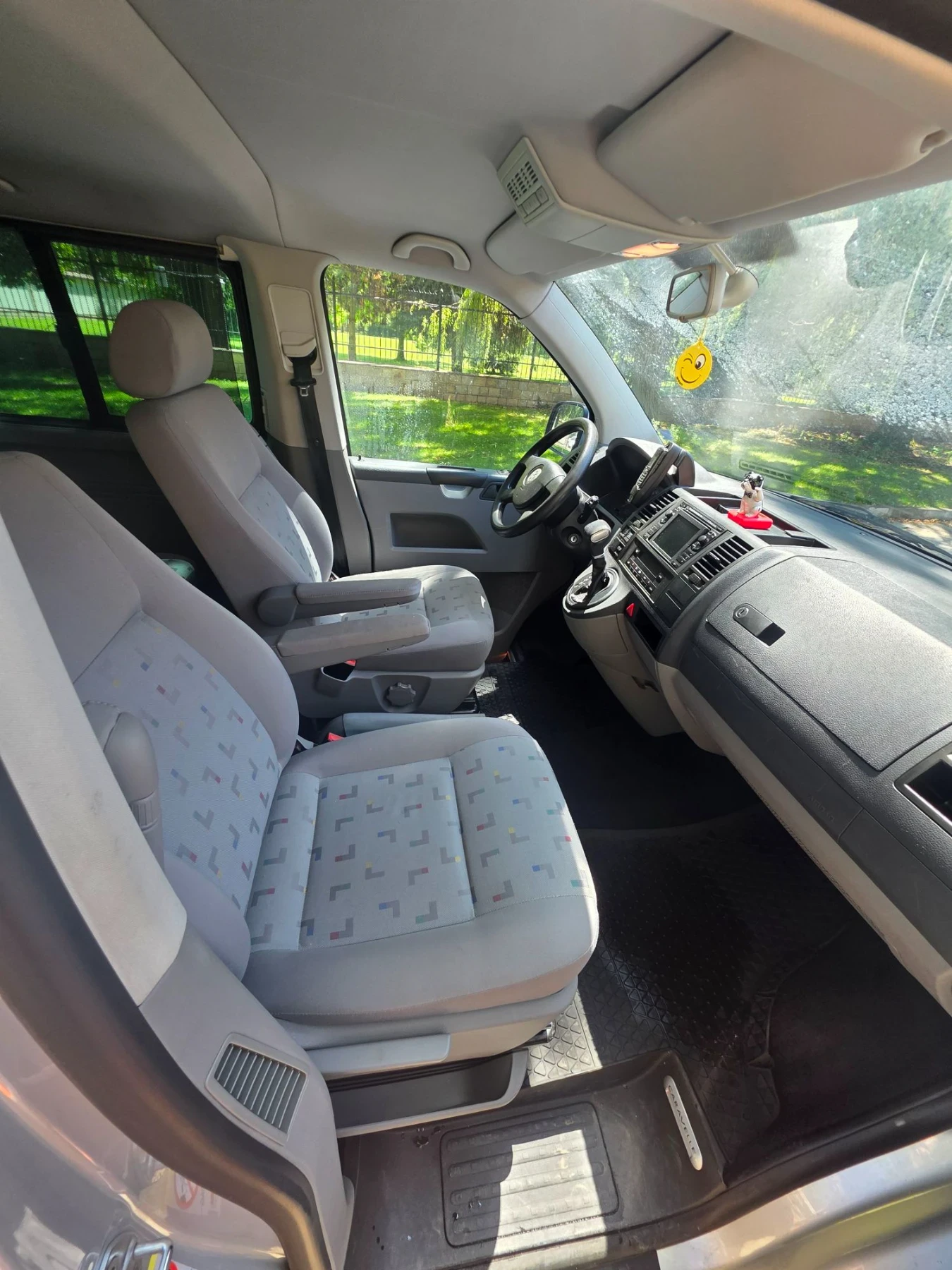 VW Caravelle, снимка 2 - Бусове и автобуси - 56341697