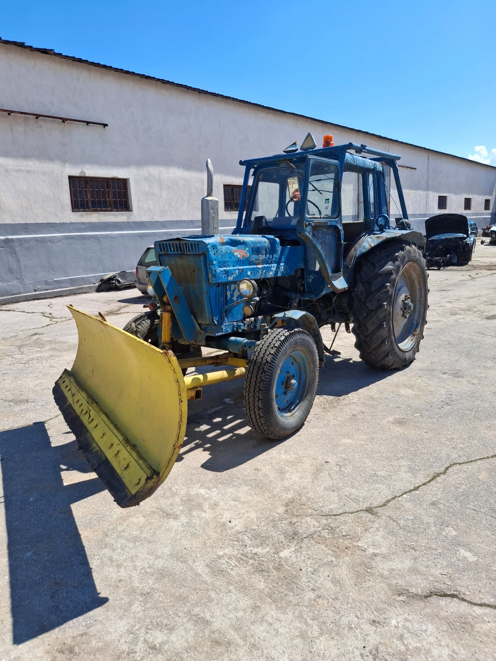 Трактор Болгар Мтз 80, снимка 2 - Селскостопанска техника - 54174877