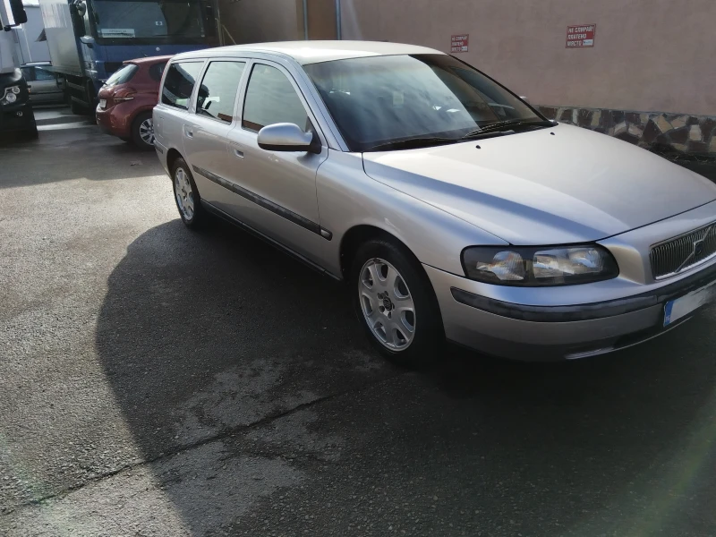 Volvo V70, снимка 2 - Автомобили и джипове - 48822061