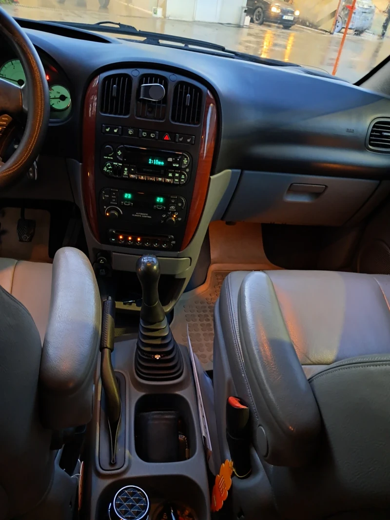 Chrysler Voyager 4 генерация, снимка 14 - Автомобили и джипове - 52383801