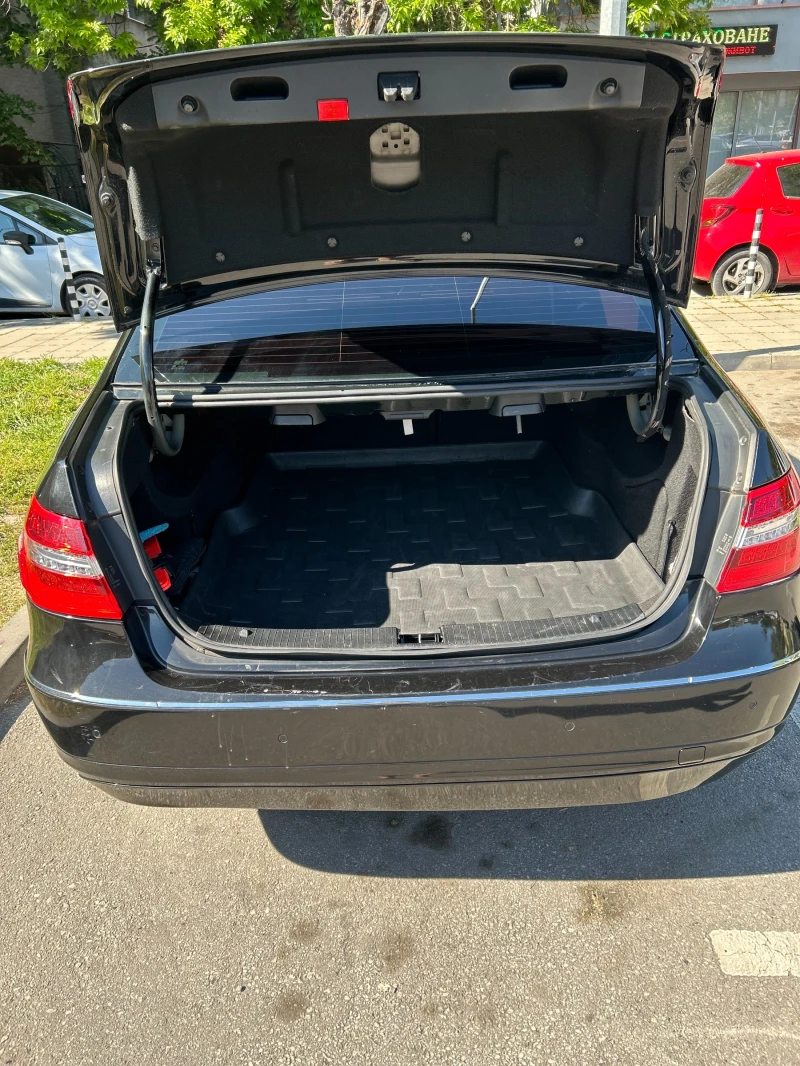 Mercedes-Benz E 220, снимка 2 - Автомобили и джипове - 53188928