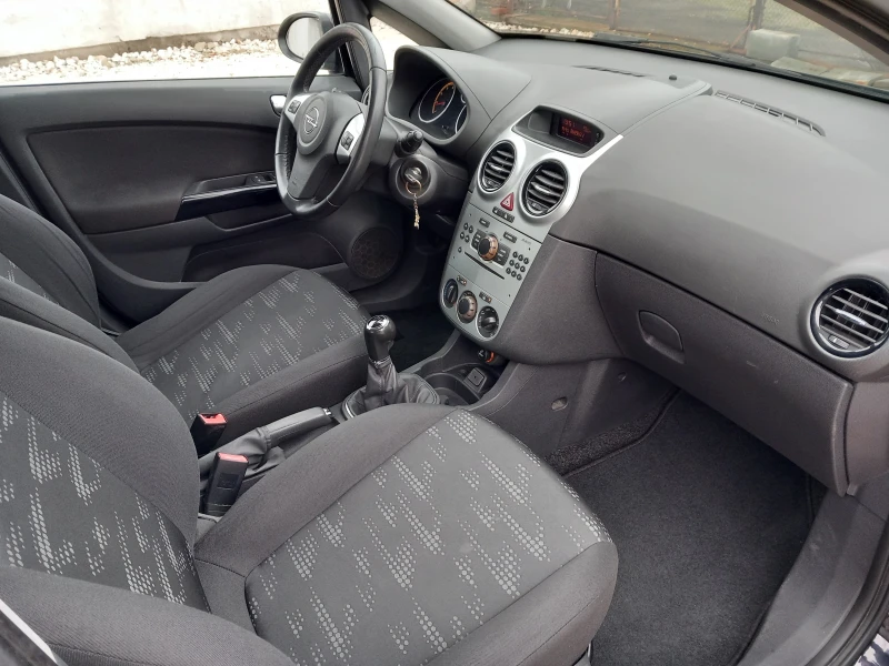 Opel Corsa 1.4 Facelift AC, снимка 12 - Автомобили и джипове - 53385982