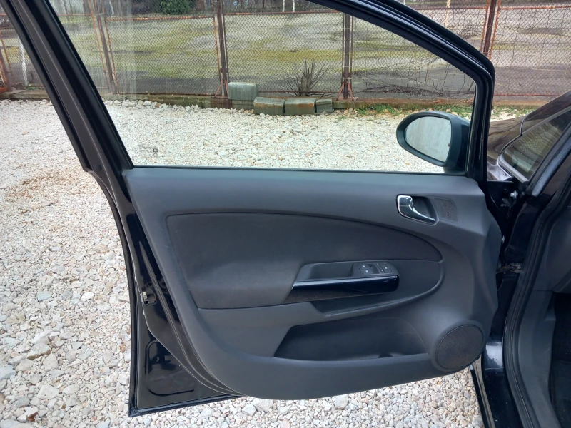 Opel Corsa 1.4 Facelift AC, снимка 16 - Автомобили и джипове - 53385982