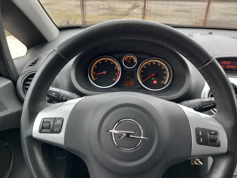 Opel Corsa 1.4 Facelift AC, снимка 13 - Автомобили и джипове - 53385982
